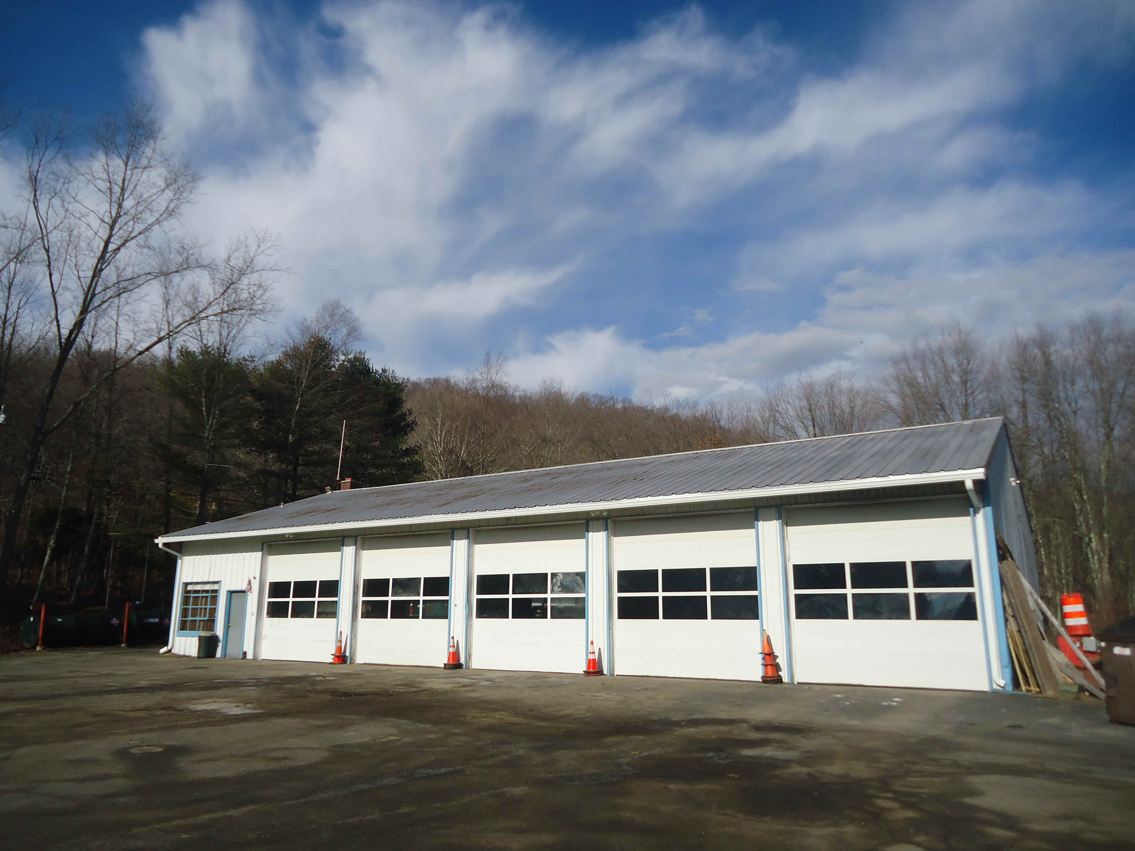 Building photograph for 324 HUT HILL RD
